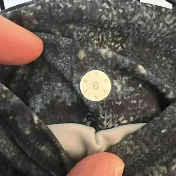 Lululemon Leggings-Size 6 - Picture 4 of 4